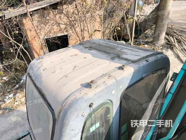 神钢SK210LC-8挖掘机的设备实拍-第33张实拍照片