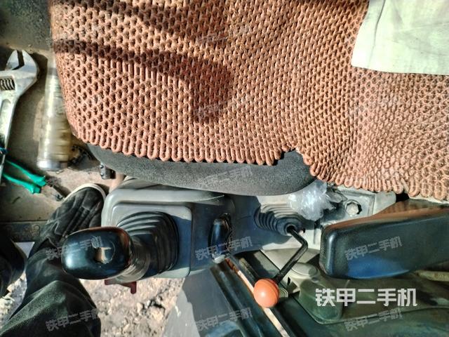 座椅左側(cè)控制臺/音響/含左手柄（駕駛室部分）