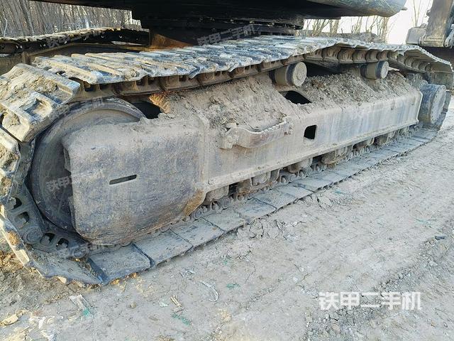 單側(cè)履帶整體(整機外觀) 單側(cè)履帶整體(整機外觀)