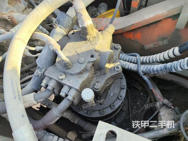 回轉(zhuǎn)馬達(dá)和主控閥(整機(jī)外觀) 回轉(zhuǎn)馬達(dá)和主控閥(整機(jī)外觀)