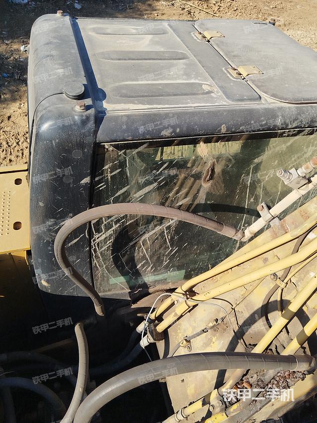 驾驶室顶部（整机外观）