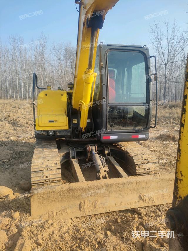 轉(zhuǎn)盤和下車架正前（工作和回轉(zhuǎn)裝置）