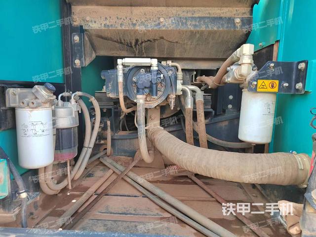 液壓泵艙室正面整體(整機(jī)外觀) 液壓泵艙室正面整體(整機(jī)外觀)