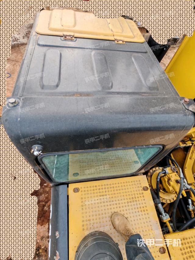 驾驶室顶部（整机外观）