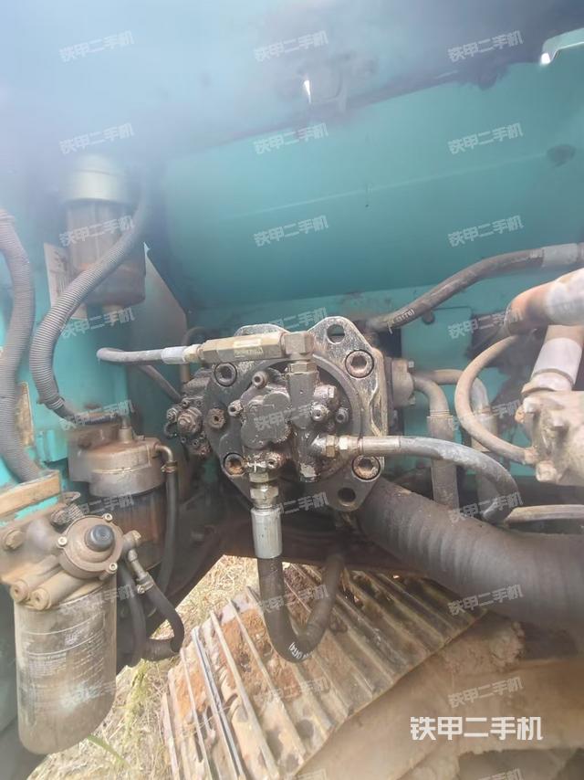 液壓泵艙室正面整體（整機(jī)外觀）