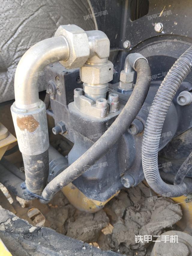 液壓泵艙室正面整體（整機(jī)外觀）