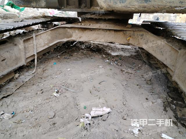 轉(zhuǎn)盤和下車架正前（工作和回轉(zhuǎn)裝置）