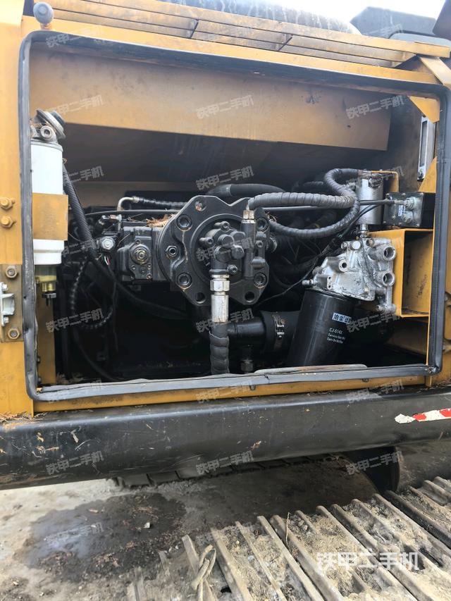 液壓泵斜45?右（大件艙室）