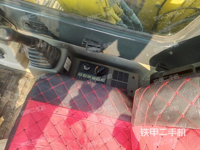 座椅左側(cè)控制臺/音響/含左手柄（駕駛室部分）