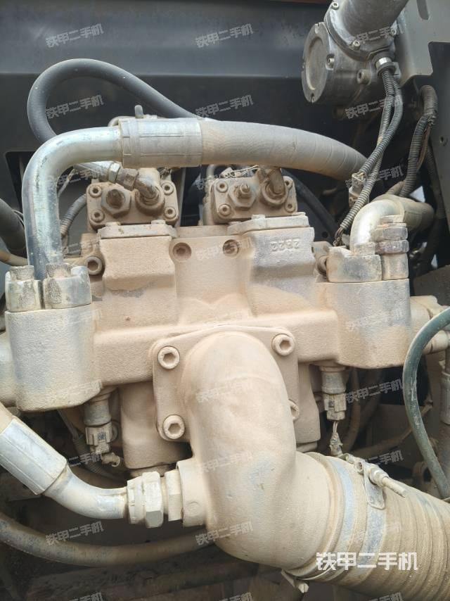 液壓泵艙室正面整體（整機(jī)外觀）