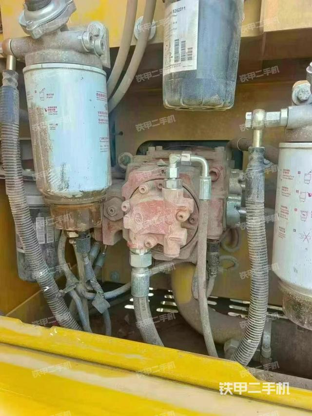 液壓泵艙室正面整體(整機(jī)外觀) 液壓泵艙室正面整體(整機(jī)外觀)