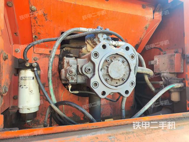 液壓泵艙室正面整體(整機(jī)外觀) 液壓泵艙室正面整體(整機(jī)外觀)