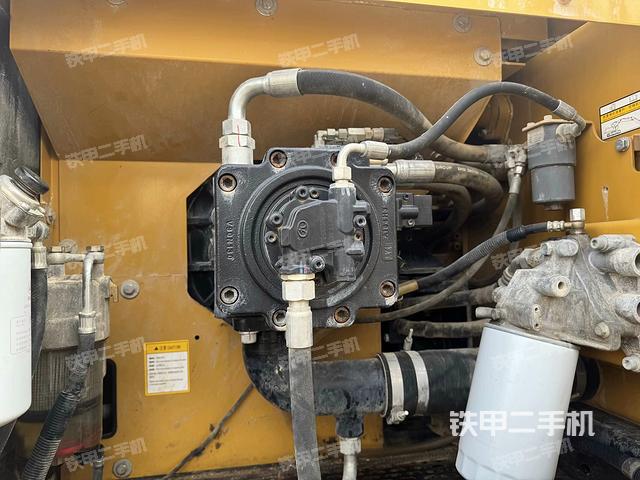 液壓泵艙室正面整體（整機(jī)外觀）