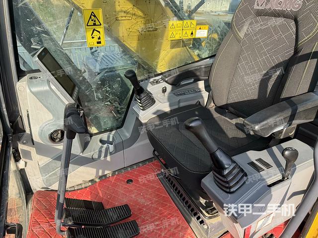 駕駛室整體（整機外觀）