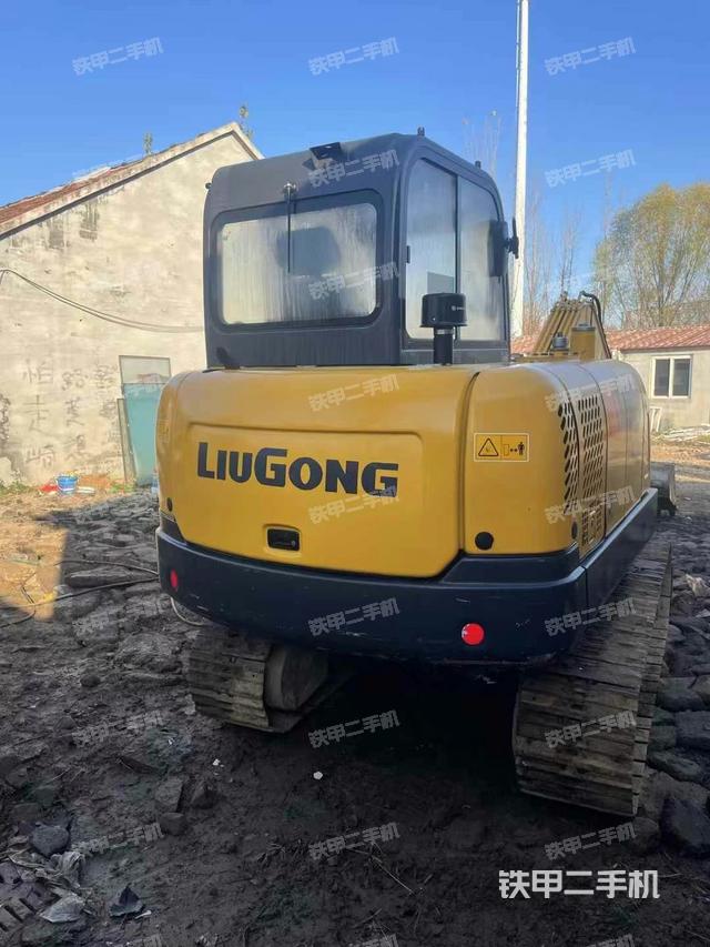 回轉(zhuǎn)馬達(dá)和主控閥(整機(jī)外觀) 回轉(zhuǎn)馬達(dá)和主控閥(整機(jī)外觀)