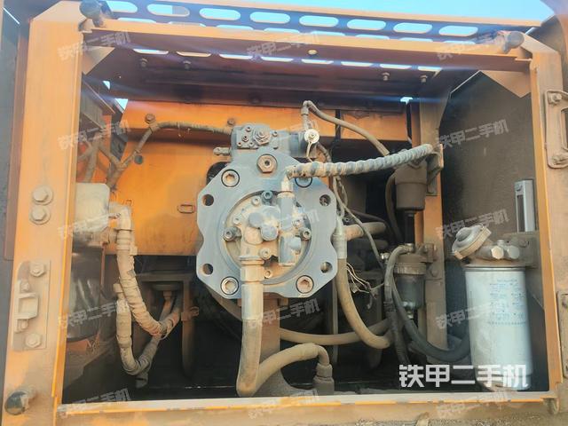 液壓泵艙室正面整體(整機(jī)外觀) 液壓泵艙室正面整體(整機(jī)外觀)