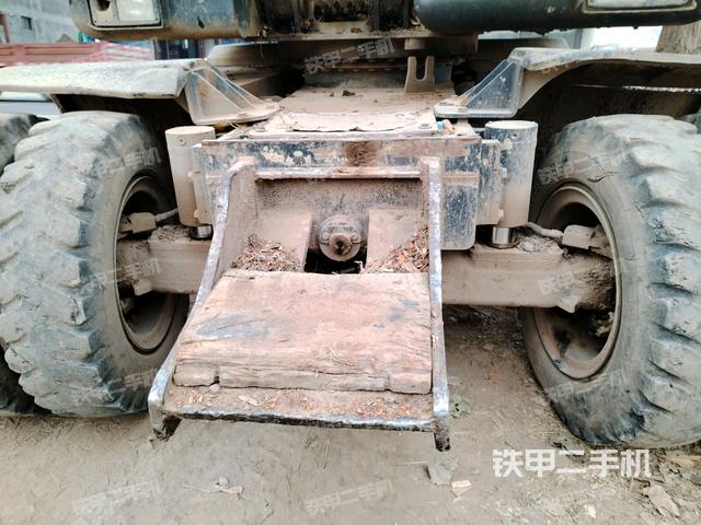 轉(zhuǎn)盤和下車架正前(工作和回轉(zhuǎn)裝置) 轉(zhuǎn)盤和下車架正前(工作和回轉(zhuǎn)裝置)