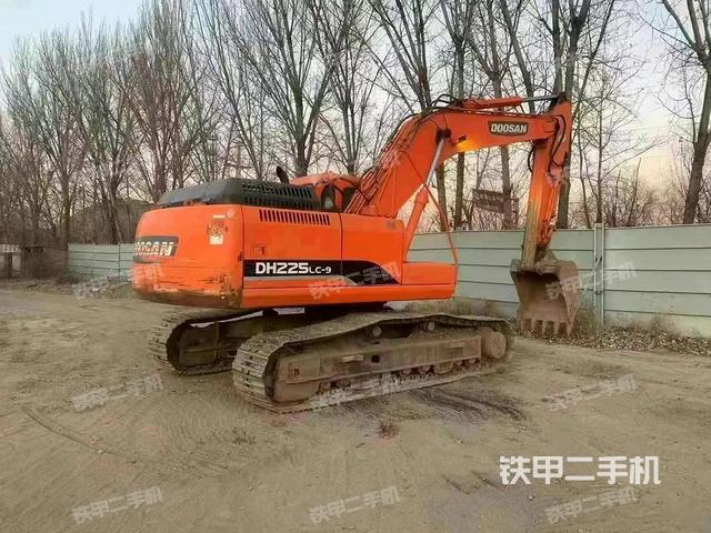 整機(jī)右后45°(整機(jī)外觀) 整機(jī)右后45°(整機(jī)外觀)