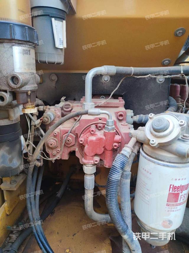 液壓泵艙室正面整體(整機(jī)外觀) 液壓泵艙室正面整體(整機(jī)外觀)