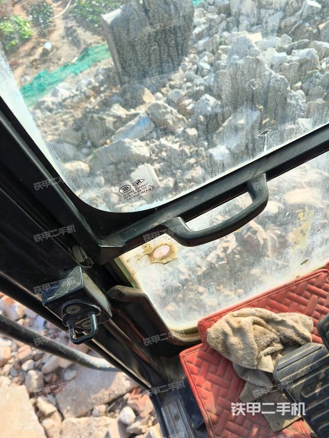 右側(cè)玻璃角標(biāo)(駕駛室部分) 右側(cè)玻璃角標(biāo)(駕駛室部分)