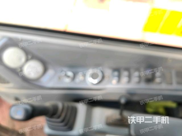 座椅右側(cè)控制臺(tái)/鑰匙門/油門/含右手柄(駕駛室部分) 座椅右側(cè)控制臺(tái)/鑰匙門/油門/含右手柄(駕駛室部分)