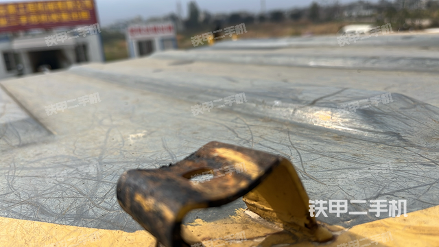 驾驶室顶部（整机外观）