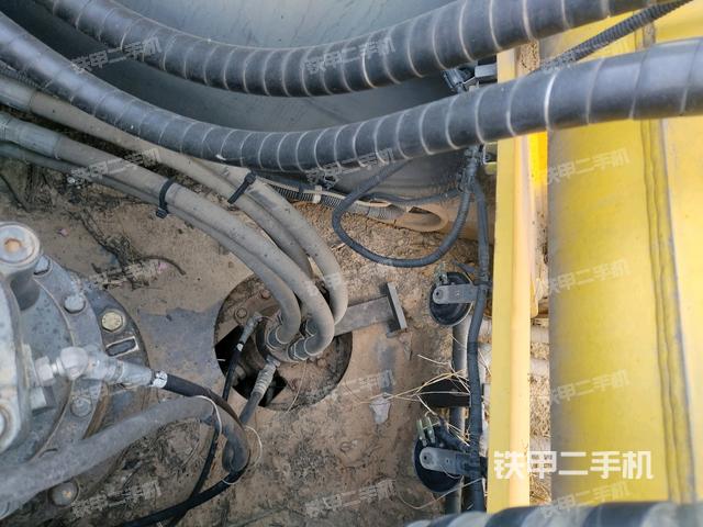 中央回轉(zhuǎn)接頭特寫（上車部件）