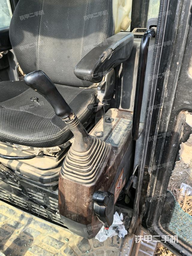 座椅右側(cè)控制臺(tái)/鑰匙門/油門/含右手柄（駕駛室部分）