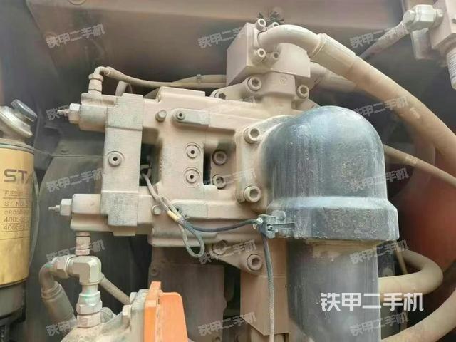 液壓泵艙室正面整體（整機(jī)外觀）
