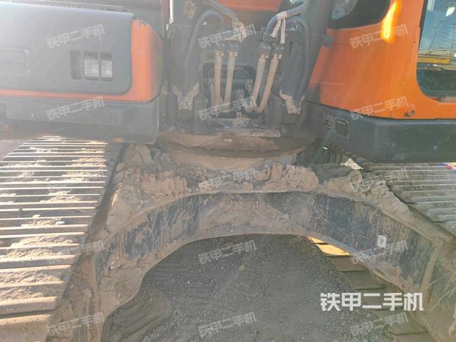 轉(zhuǎn)盤和下車架正前（工作和回轉(zhuǎn)裝置）