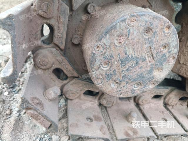 左驅(qū)動輪（行走機構(gòu)）