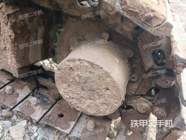 右驅(qū)動輪（行走機構(gòu)）