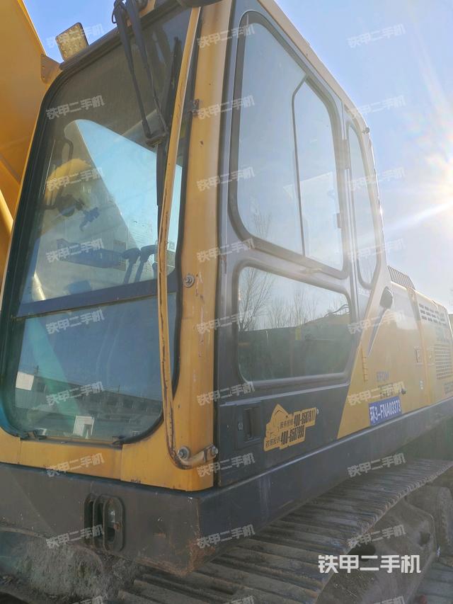 駕駛室左前45度（駕駛室部分）