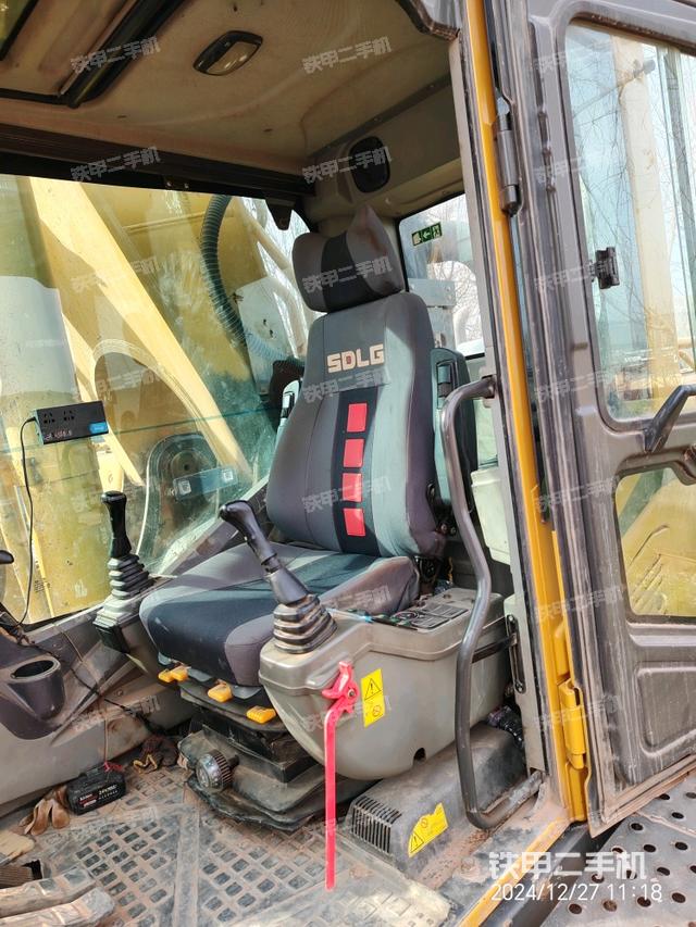 駕駛室整體（整機(jī)外觀）