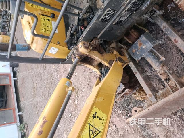 大臂根部?斜（工作和回轉(zhuǎn)裝置）