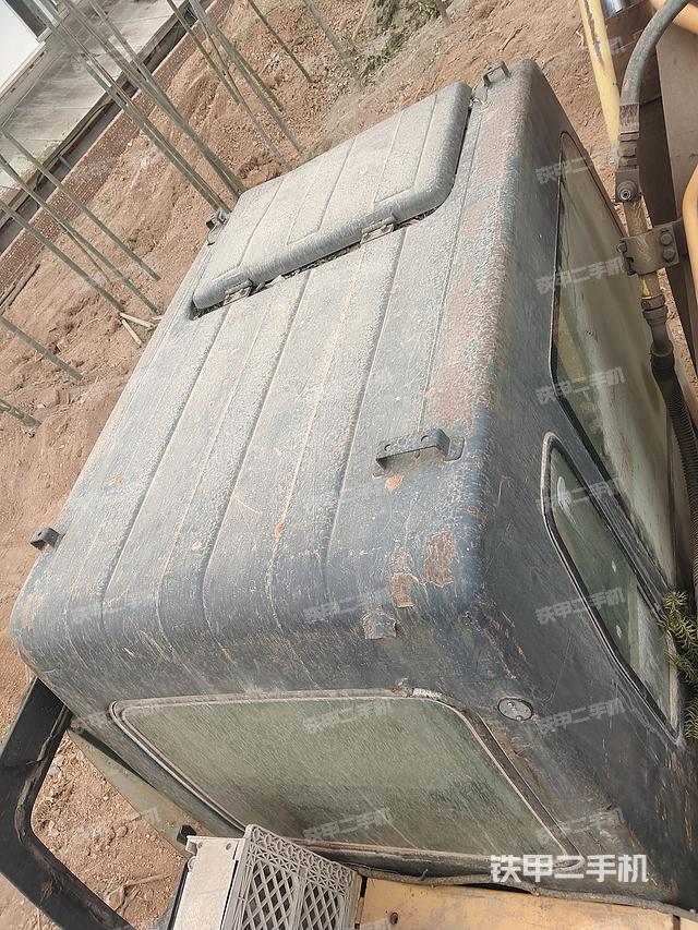 驾驶室顶部（整机外观）