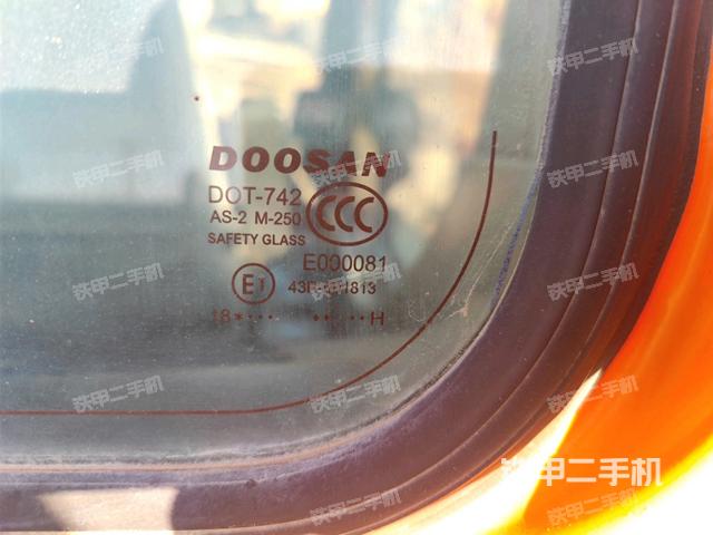 后窗玻璃角標（駕駛室部分）