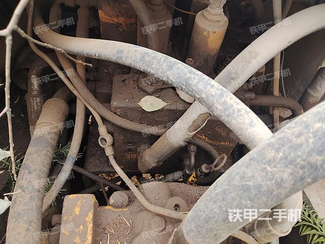 回转马达和主控阀（整机外观）