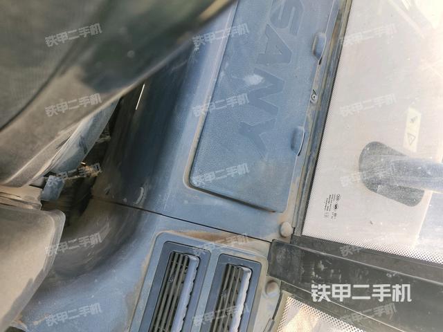 后窗玻璃角標（駕駛室部分）