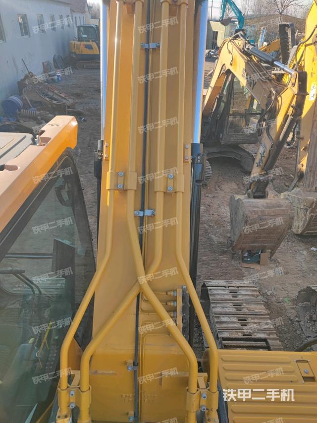 大臂背部俯視（工作和回轉(zhuǎn)裝置）