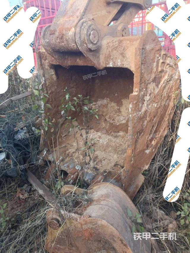 小臂整體左后(工作和回轉(zhuǎn)裝置) 小臂整體左后(工作和回轉(zhuǎn)裝置)