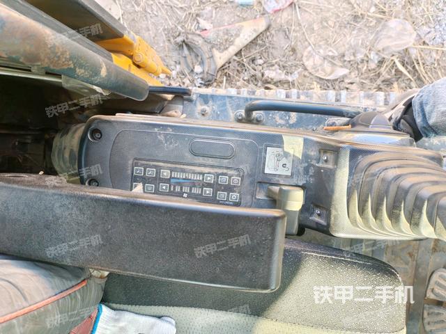 座椅左側(cè)控制臺/音響/含左手柄（駕駛室部分）