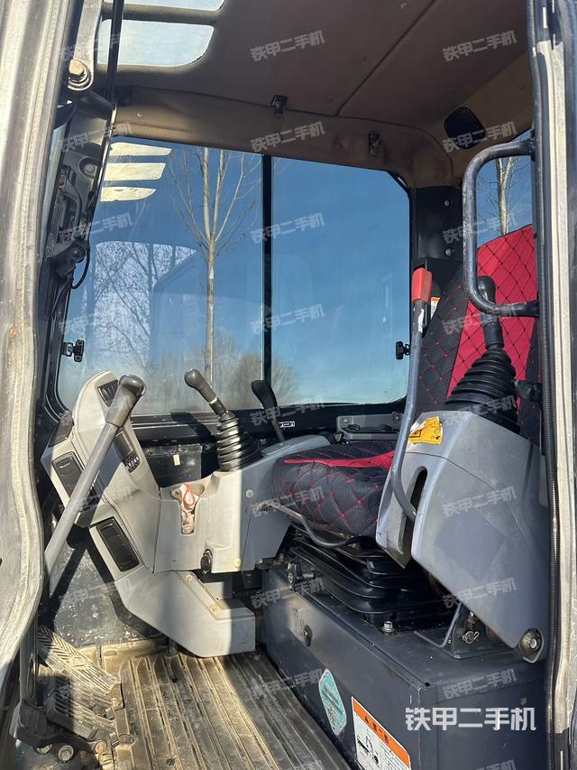 駕駛室頂部（整機(jī)外觀）