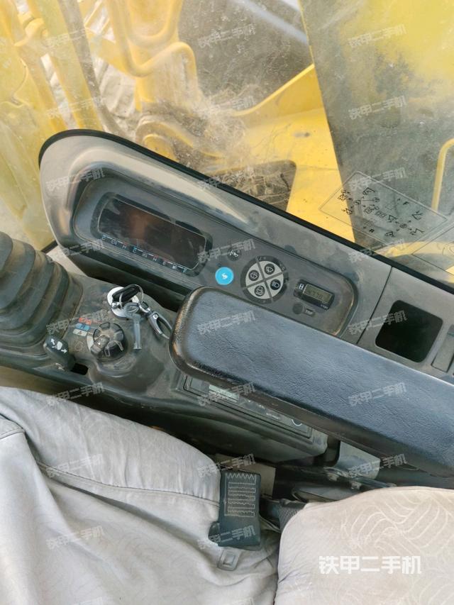 座椅右側(cè)控制臺(tái)/鑰匙門/油門/含右手柄（駕駛室部分）