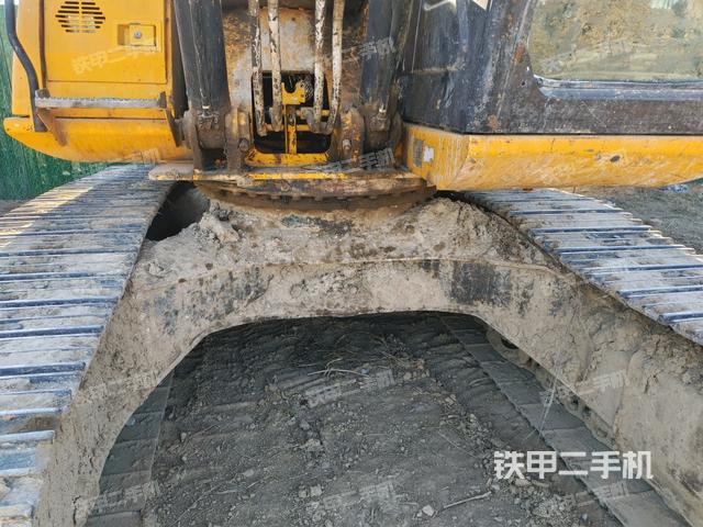 轉(zhuǎn)盤和下車架正前（工作和回轉(zhuǎn)裝置）