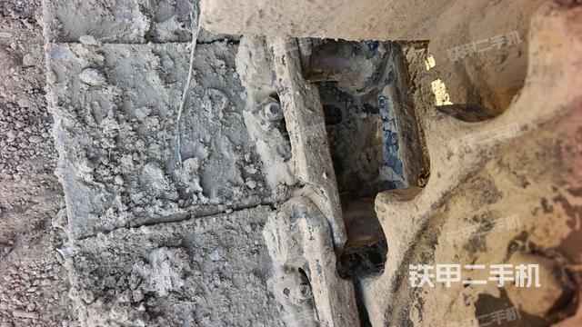 左驅(qū)動輪（行走機(jī)構(gòu)）