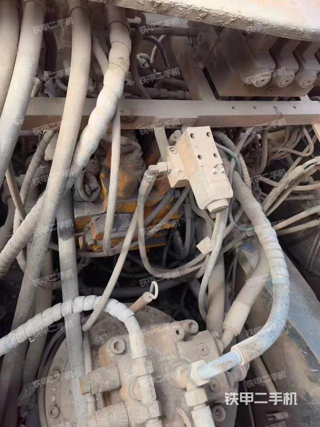 駕駛室操作臺(tái)(設(shè)備外觀及核心部件) 駕駛室操作臺(tái)(設(shè)備外觀及核心部件)