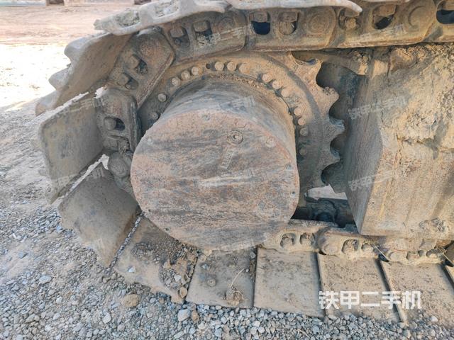 左驅(qū)動輪（行走機構(gòu)）