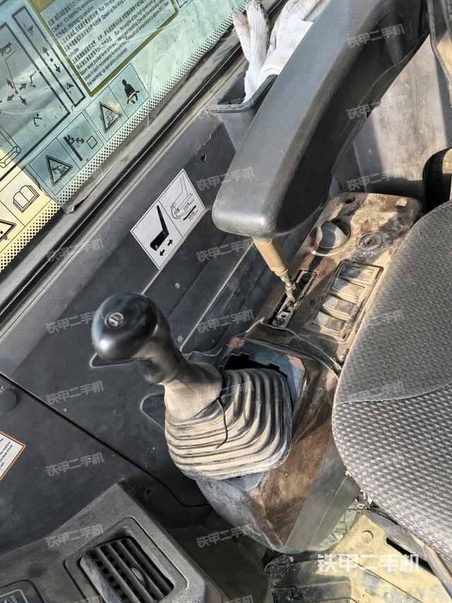 座椅左側(cè)控制臺(tái)/音響/含左手柄（駕駛室部分）