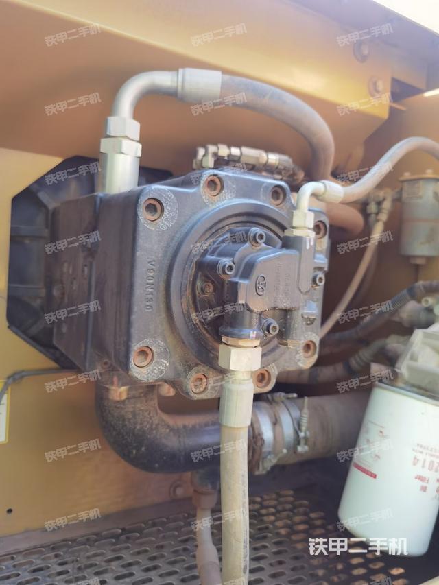 液壓泵斜45?左（大件艙室）